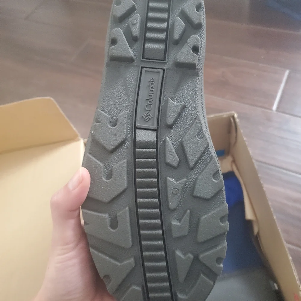 Columbia snow boots in gray and blue size 6 youth fits women's size 8 new